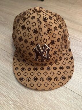 NY Yankees New Era 59Fifty Hat 71/8 Brown Monogram MLB Authentic Streetwear Cap